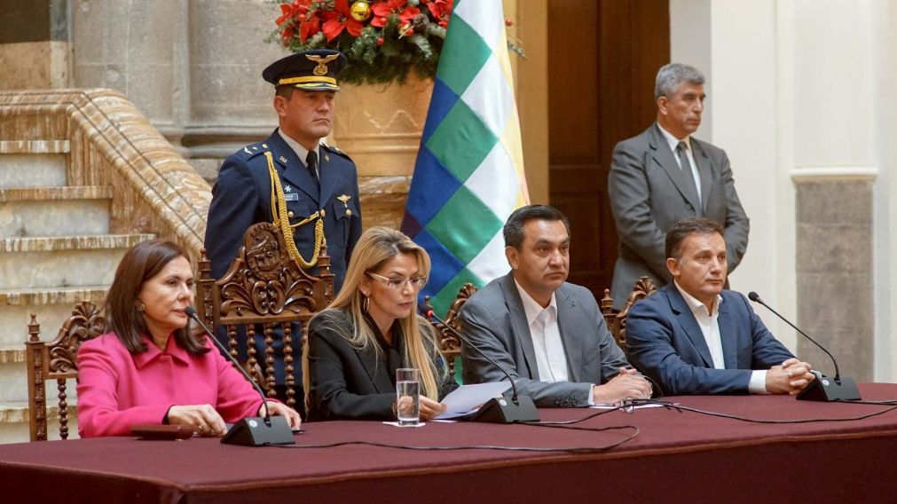Áñez ordenó la expulsión de Bolivia a embajadora de México y a cónsul de España.