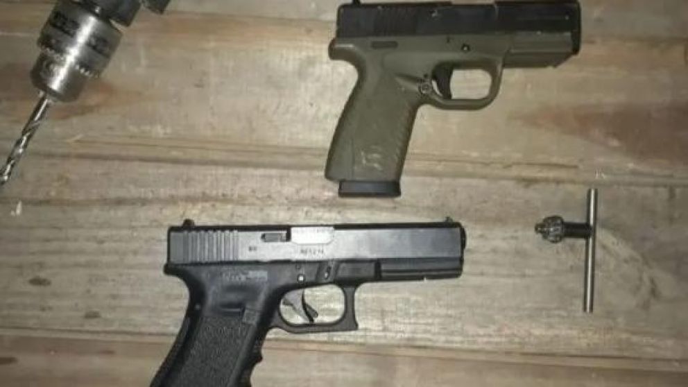 Las armas secuestradas en la escena del brutal ataque.