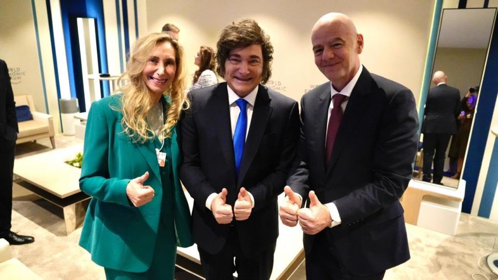 Javier y Karina Milei se reunieron con Gianni Infantino en Davos.