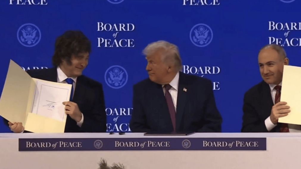 Foro de Davos: Javier Milei firmó la incorporación de la Argentina en el Consejo de Paz creado por Donald Trump.