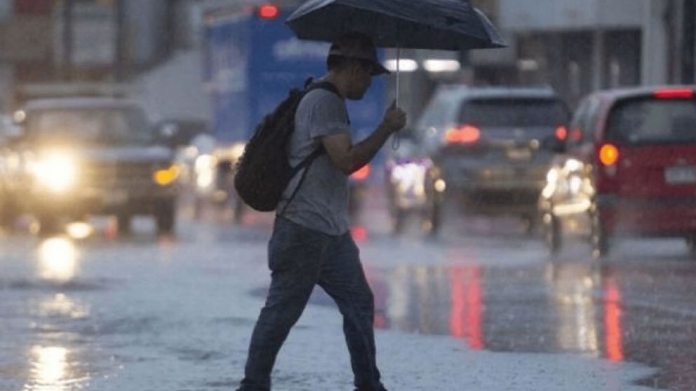 Clima extremo: el SMN lanzó un aviso por ráfagas intensas y fuertes lluvias en tres provincias