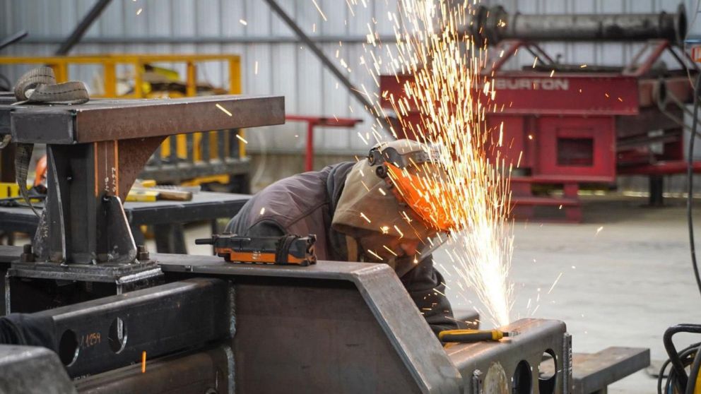 La industria manufacturera cayó un 8%.