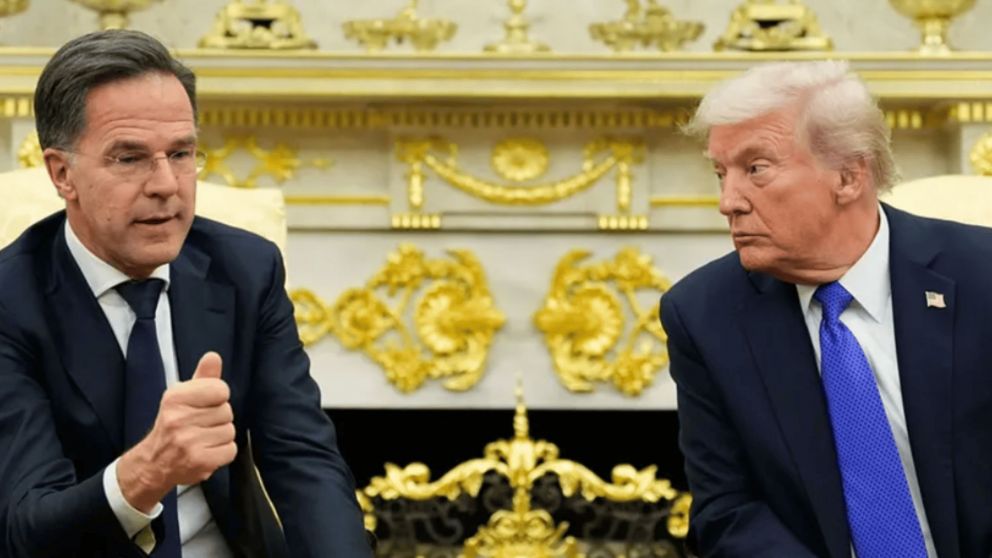 Donald Trump con el jefe de la OTAN.