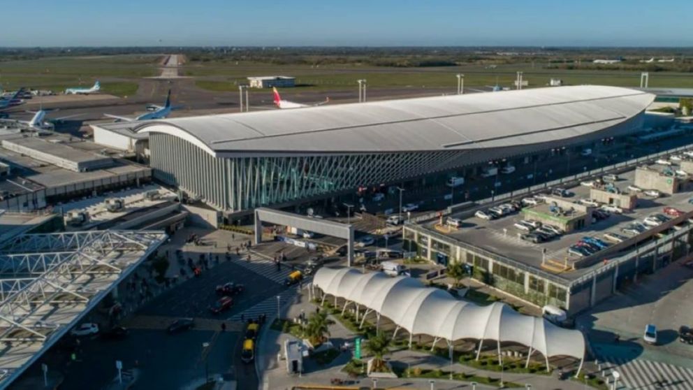 El aeropuerto de Ezeiza estará inhabilitado durante casi cuatro horas.