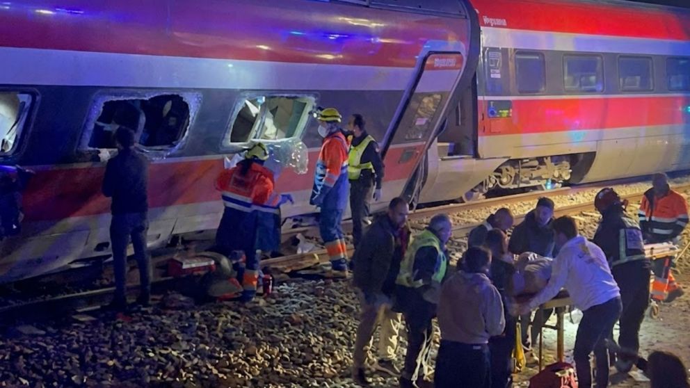 El choque de trenes en España dejó 42 muertos y más de 120 heridos (Captura video AFP).