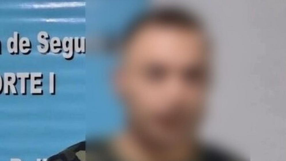 Este es el sujeto que resultó apresado por las autoridades policiales.