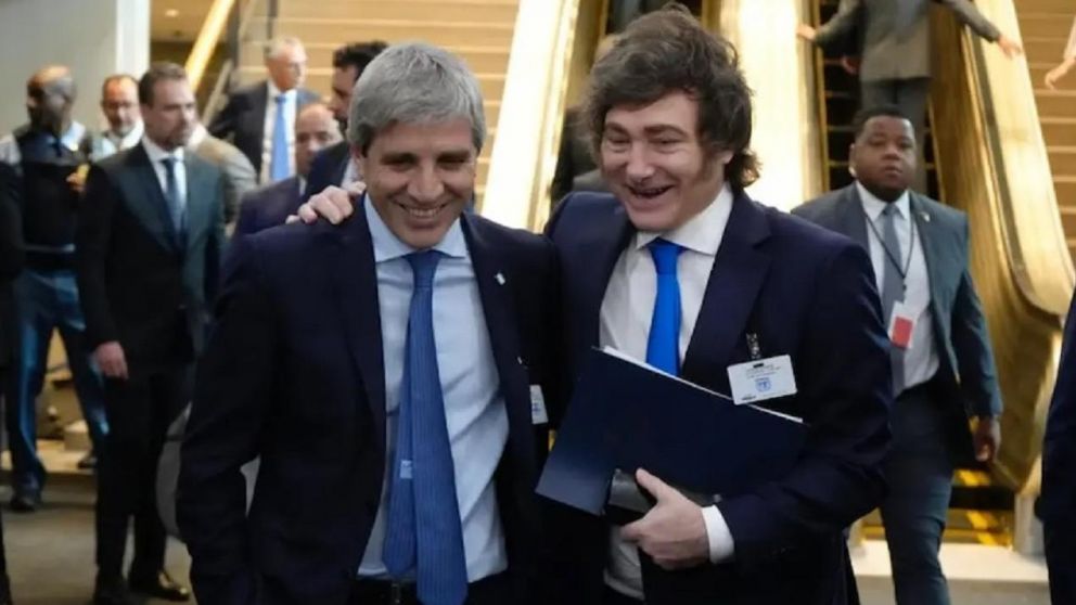 Javier Milei celebr� la baja del Riesgo Pa�s que rompi� la barrera de los 500 puntos