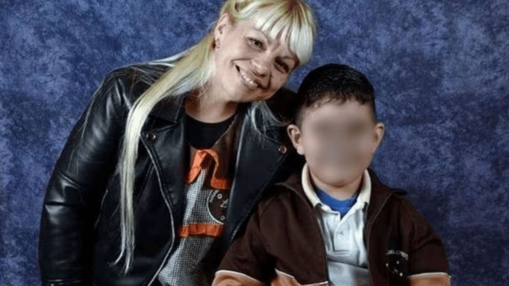 La mujer y su hijo fueron hallados sin vida en el baño de la habitación de un hotel.