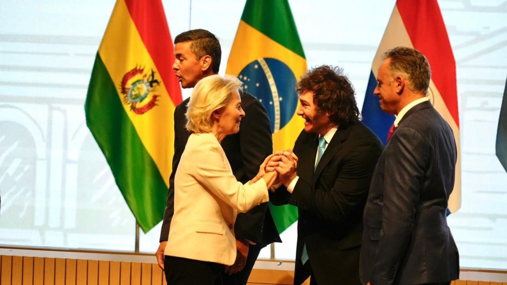 Javier Milei visitó Paraguay para la firma del acuerdo comercial Mercosur-Unión Europea.