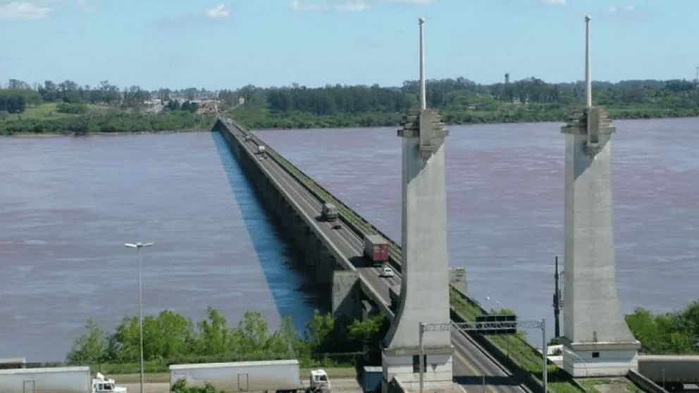 El Puente Internacional que une Paso de los Libres con Uruguayana.