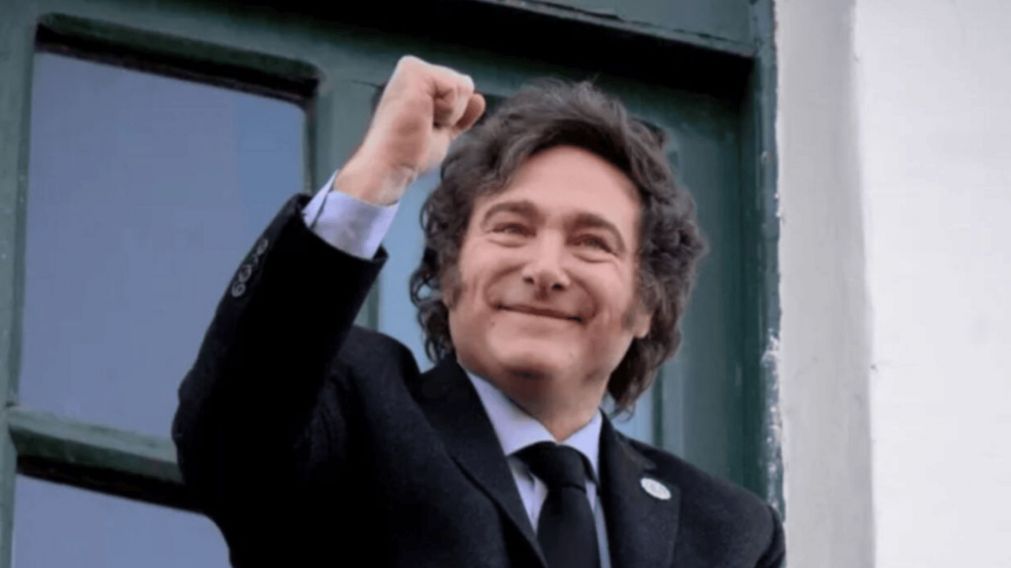 Javier Milei destacó el labor de los brigadistas y bomberos para combatir los incendios en Chubut.