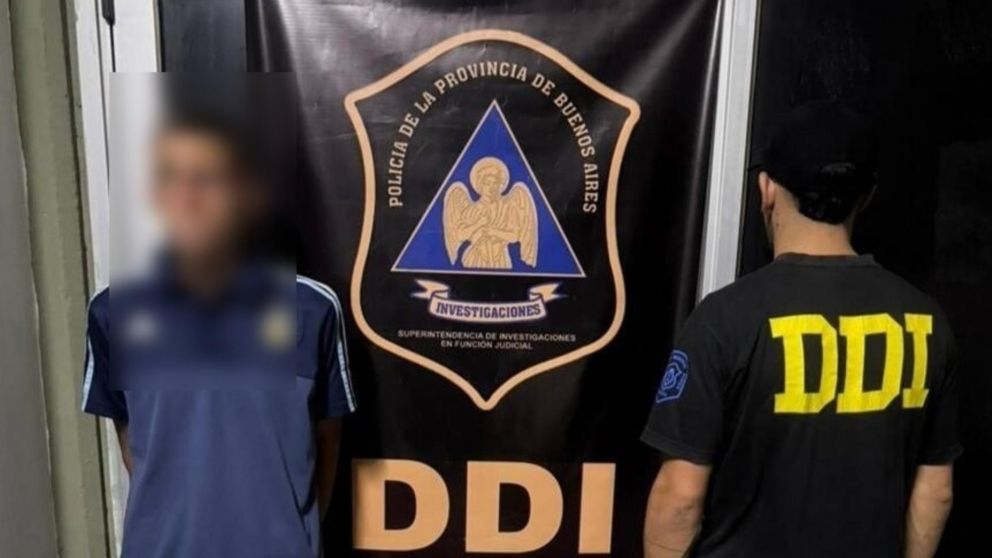 Este es uno de los sujetos que fue aprehendido por los investigadores policiales en el operativo.