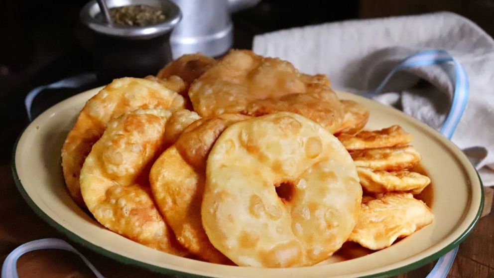 Las tortafritas acompañan todas las tardes de lluvia en Argentina.