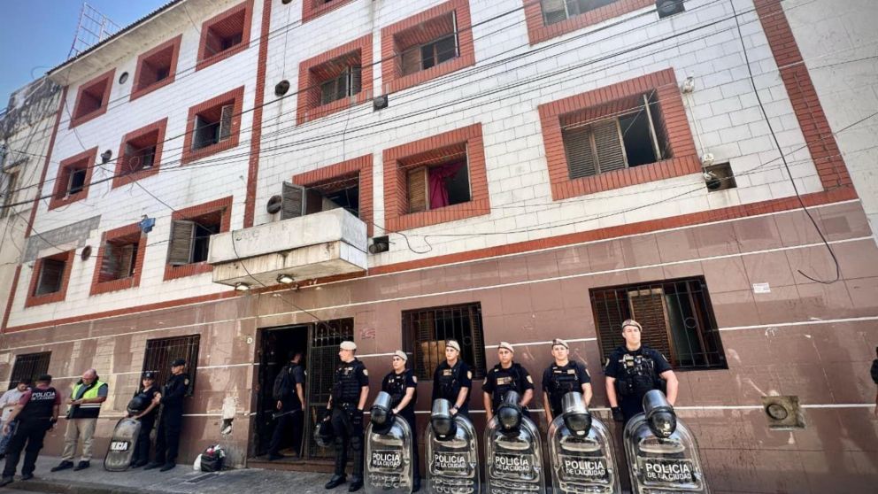 Recuperan hotel usurpado en Constitución.