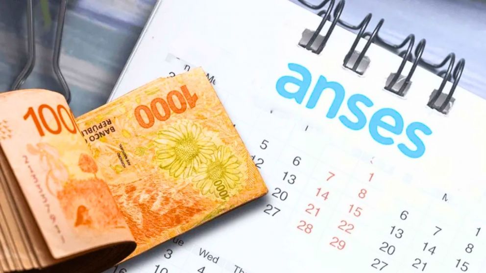 Continúa el calendario de pagos para la AUH: ¿En qué fechas cobran con aumento y extras? (Imagen ilustrativa).