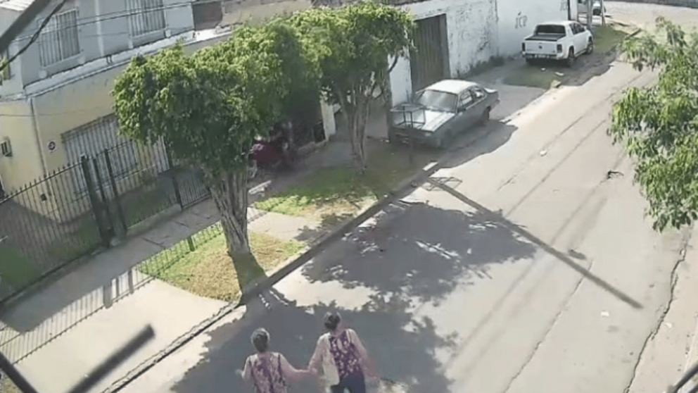 Lo mataron a sangre fría para robarle la moto: uno de los dos asesinos sería menor de edad.