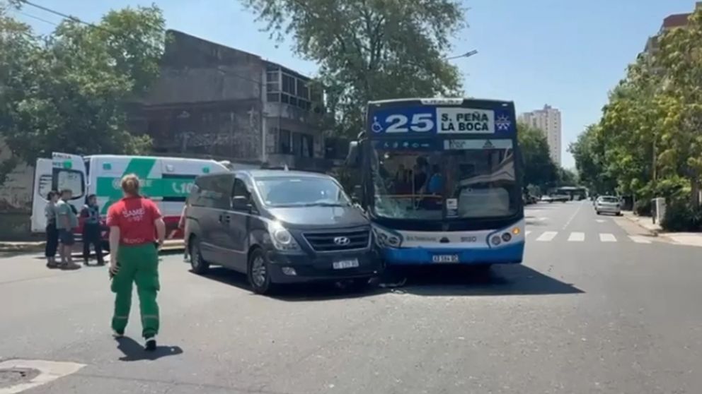 Así quedaron los vehículos tras el violento impacto.