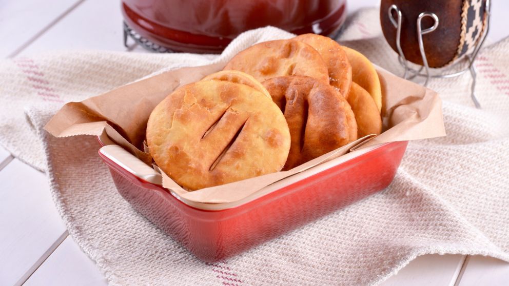 La receta de tortas fritas caseras saborizadas es una variante moderna a la versión tradicional.