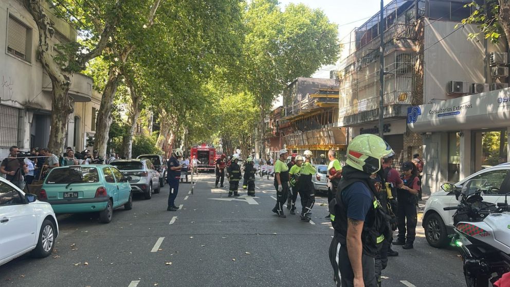 Se derrumb� el cielorraso de un centro m�dico en Palermo (Gentileza Bomberos de la Ciudad).
