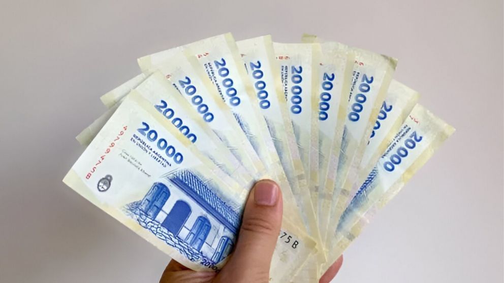 El plazo fijo mantiene sus tasas de inter�s y muchos argentinos se vuelcan a generar pesos en el banco.