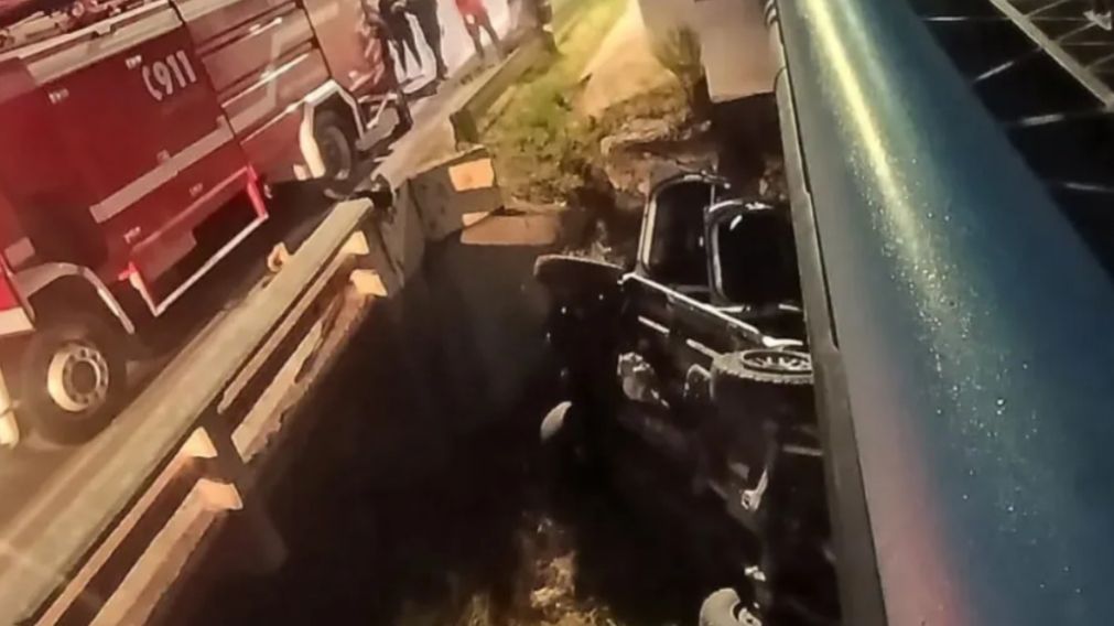 La camioneta siniestrada en la que viajaban las víctimas (Gentileza Cuyo Noticias).