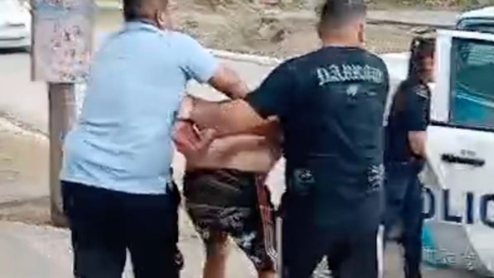 El hombre intentó escapar, pero fue detenido gracias a un rápido operativo de la Policía.