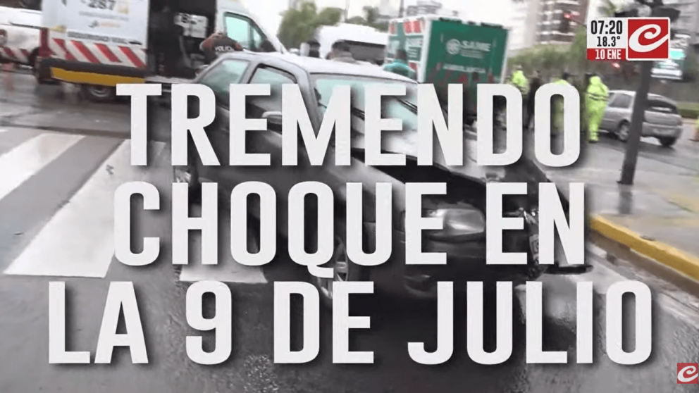 Tremendo choque en la 9 de Julio: quiso subir a la autopista y se llevó puesto el auto de una familia que se iba de vacaciones a la Costa
