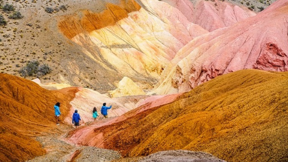 Un rincón secreto del sur donde las rocas cambian de color y el horizonte se vuelve infinito