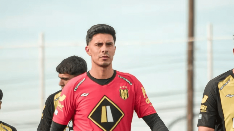 Un arquero del fútbol argentino sufrió un paro cardíaco en pleno entrenamiento (Imagen Instagram / @escobarnaiara.ph).