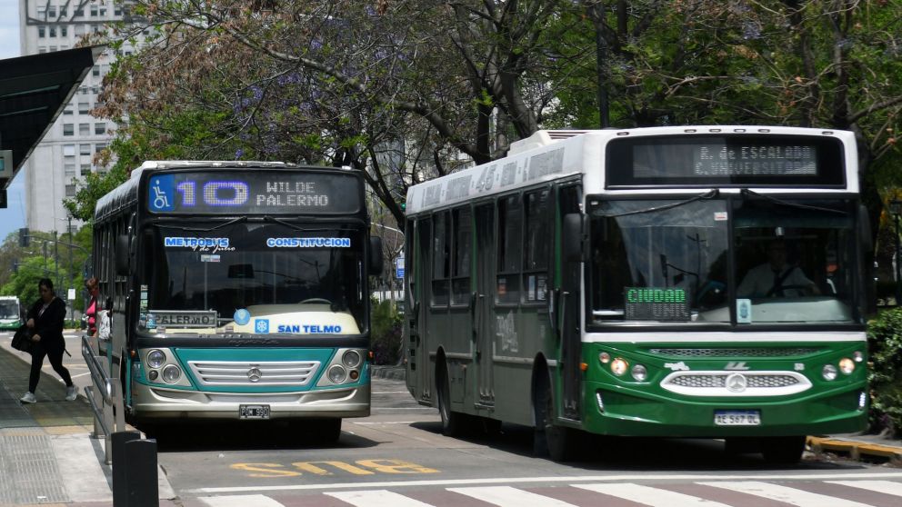 El sindicato de colectiveros exige un aumento salarial "acorde con la inflación".