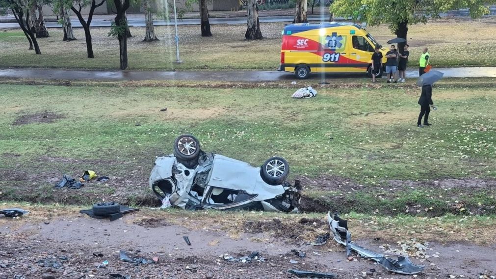 Conductora se dio vuelta en la ma�ana de este jueves en uno de los ingresos a la capital mendocina