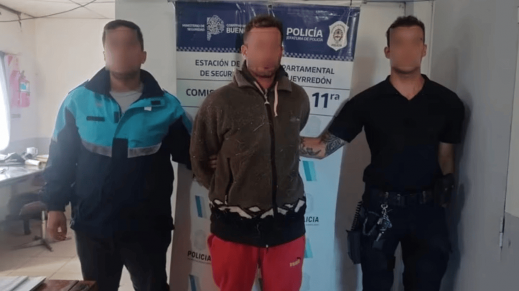 Un hombre atacó con una pala a su pareja y la mujer escapó arrojándose desde el primer piso (Imagen La Capital).