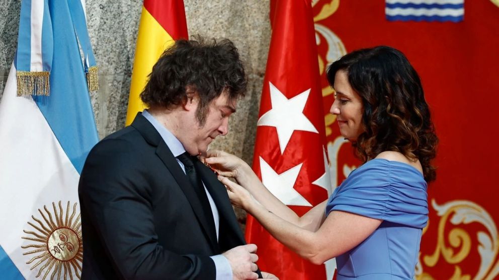Javier Milei se reencuentra con la española Isabel Díaz Ayuso, opositora a Pedro Sánchez.