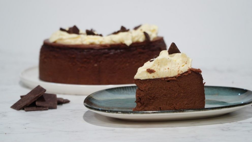 Receta para hacer una deliciosa torta vasca en versión chocolate.