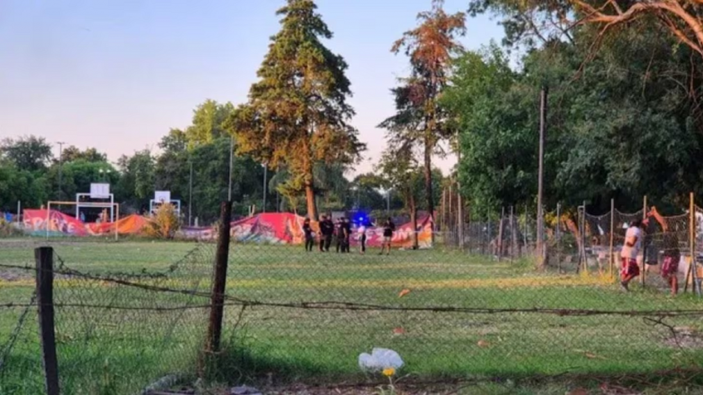Los peritos trabando en el lugar donde fue hallado el cuerpo. Foto: gentileza El Ciudadano