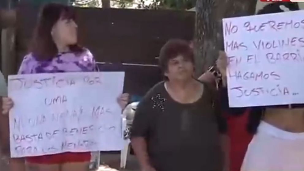 Sus familiares exigieron justicia frente a las c�maras de Cr�nica TV.