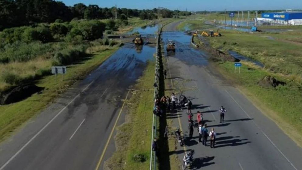 As� qued� la Ruta 11 (Foto NA).