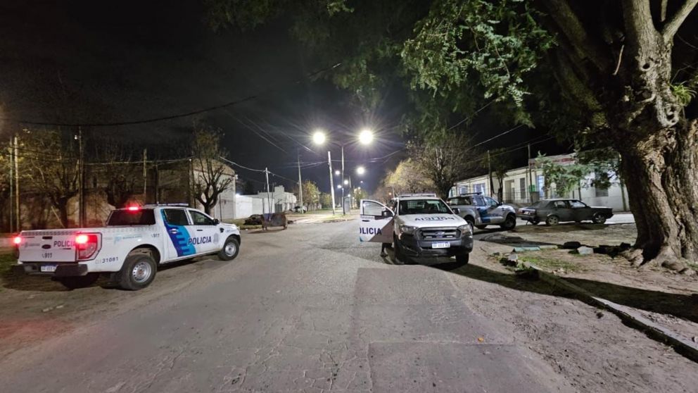 Los polic�as se apersonaron en el escenario de la mortal agresi�n a disparos.