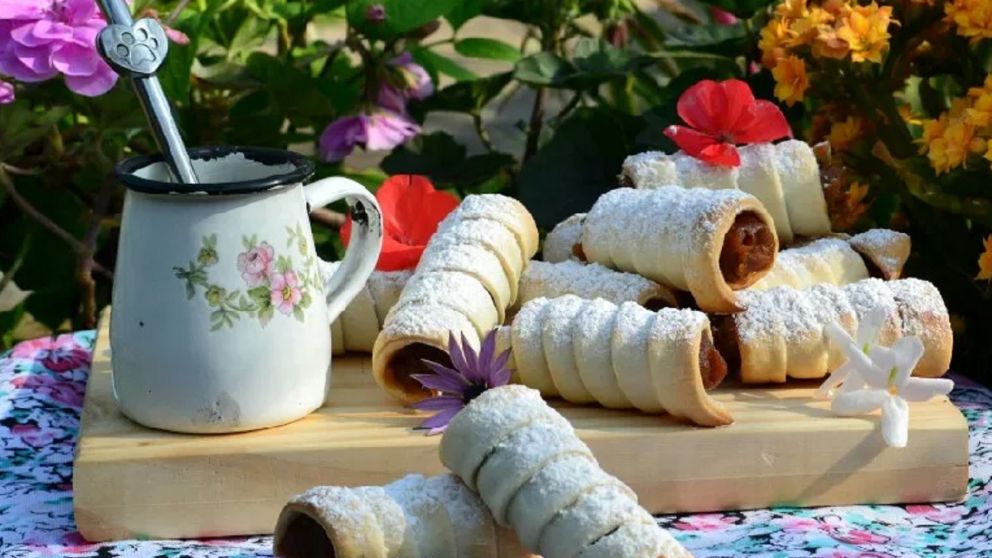 Cañoncitos dorados y hojaldrados, rellenos a tope de dulce de leche: la merienda perfecta para compartir.