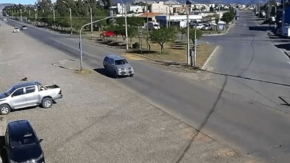 Las imágenes fueron captadas por una cámara de seguridad.
