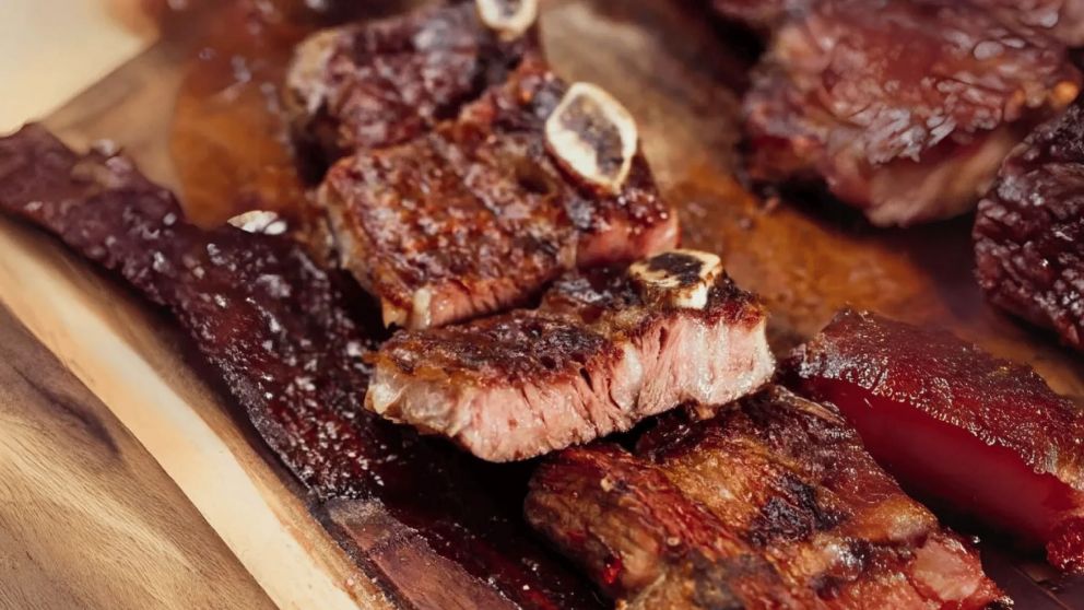 No es falda: el corte de carne económico y muy tierno que podés "tirar" a la parrilla o hacer al horno.