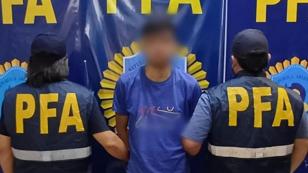 Este es el sujeto que resultó aprehendido por los efectivos policiales.