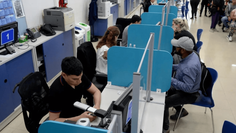 El Gobierno de Javier Milei suspendió la contratación de nuevos empleados públicos.