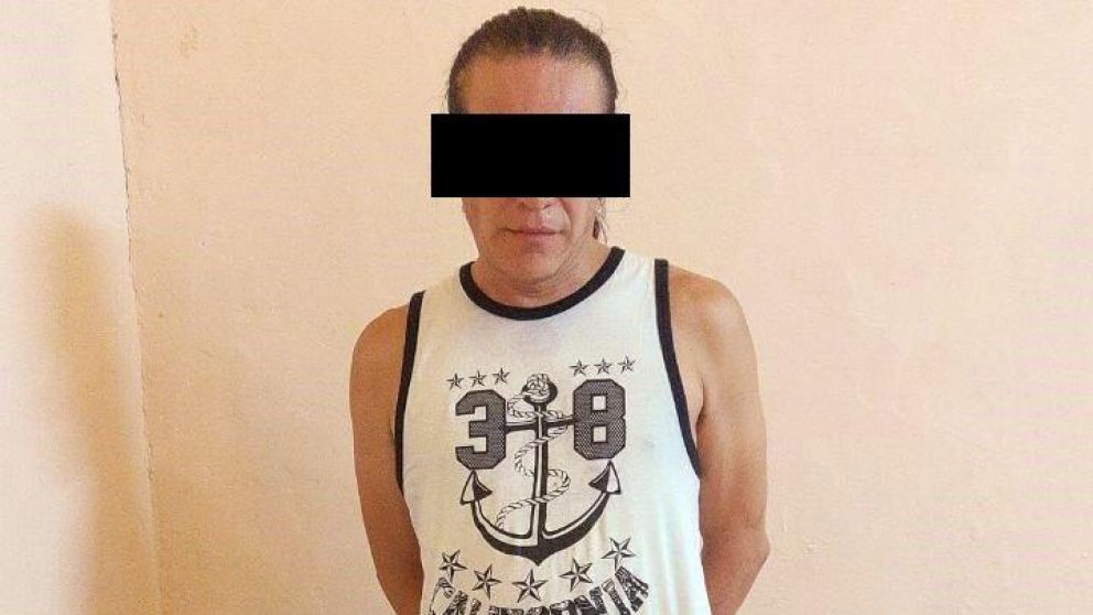 El dealer ten�a la droga escondida en un agujero de una habitaci�n en la que estaba.