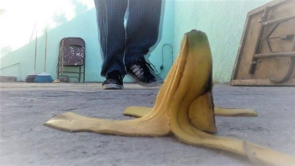 El alumno resbal� con una c�scara de banana(Imagen ilustrativa).
