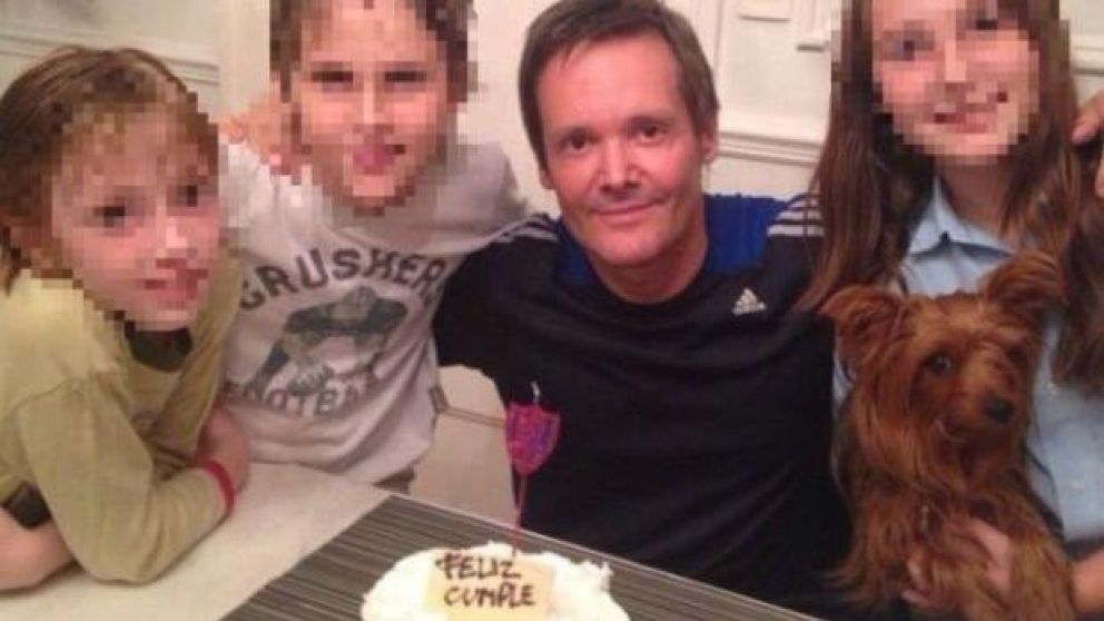 Farré, junto a sus hijos antes de la condena.