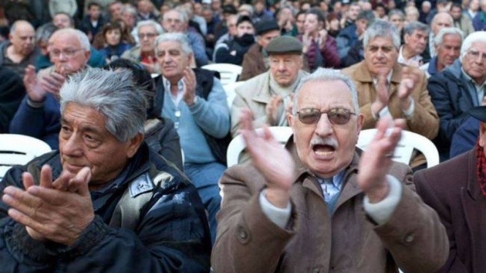 Los que tienen un haber inferior a $19.000 percibirán un monto que los lleve a esa cifra.