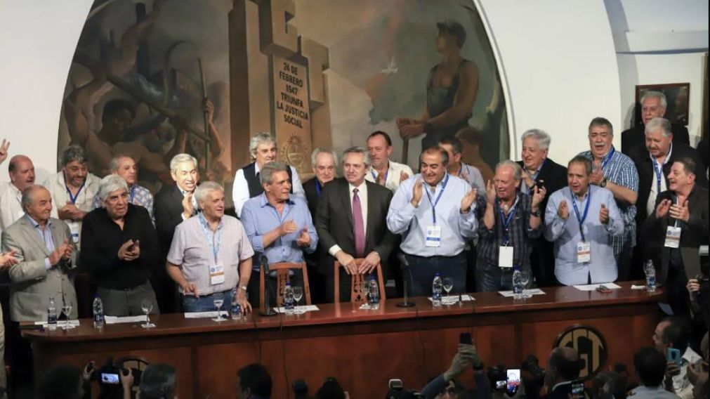 Un mes antes de asumir la presidencia de la Naci�n, Alberto Fern�ndez visit� la sede de la CGT. 