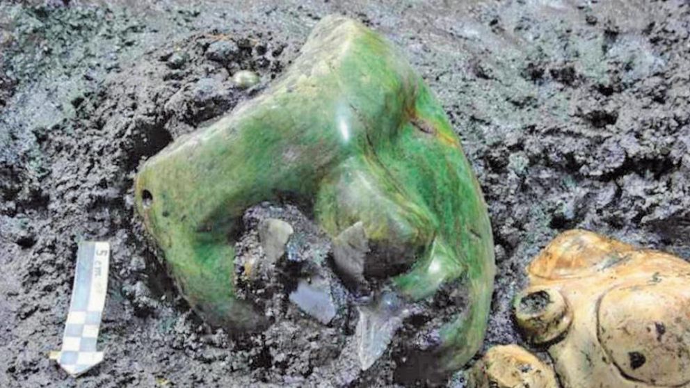 Podría ser el retrato de una persona destacada en tiempos pasados.