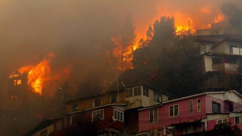 Chile: Incendio quemó 150 casas y creen que fue intencional